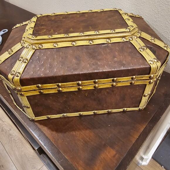 1990s Vintage Wooden Jewelry Box Medieval Crest Brass Emblem  Vintage Jewerly Presentation Wood Leatjer Box with Brass Studs and Inlay Sccents